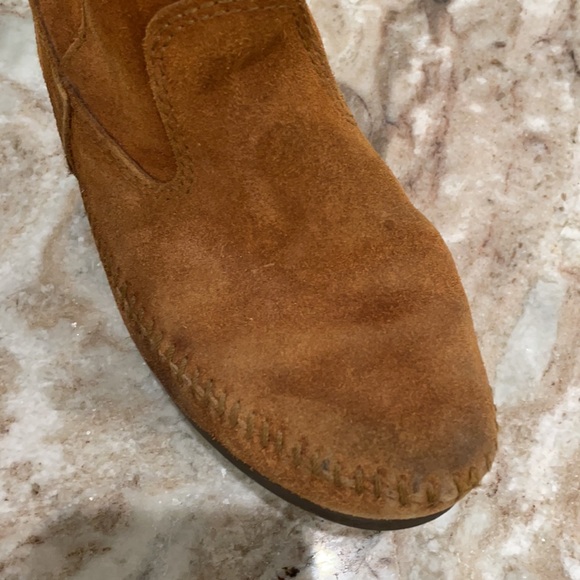 Genuine suede Minnetonka Boots - Picture 12 of 13